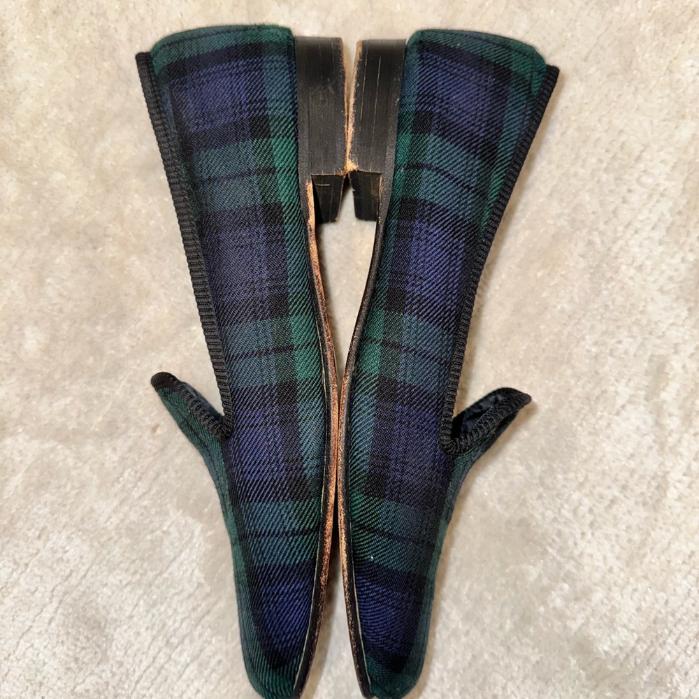 Elegant Plaid Loafers in Black and Green - Picture 13 of 15